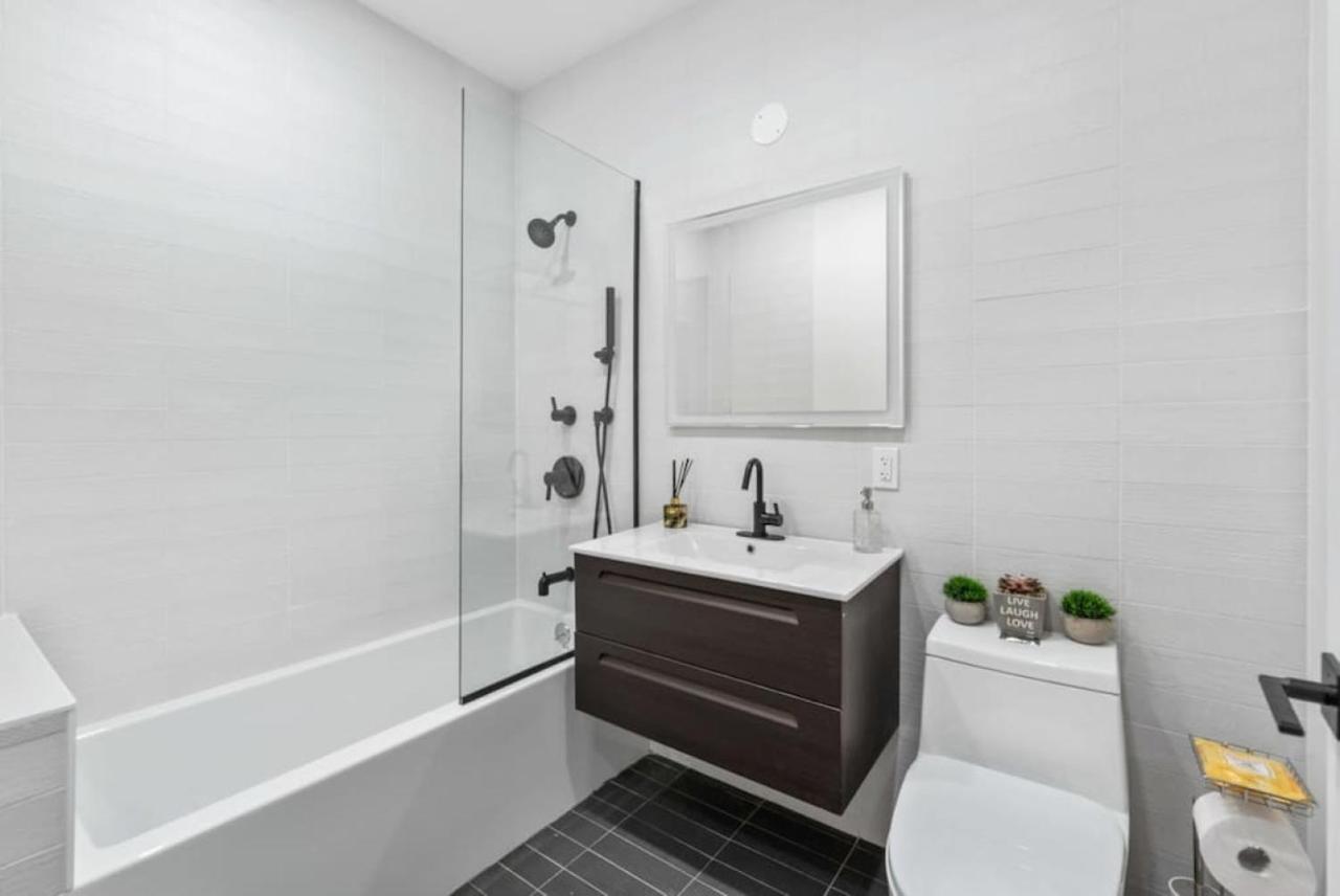 Top Notch 2Br Suite Minutes To Central Park Нью-Йорк Экстерьер фото