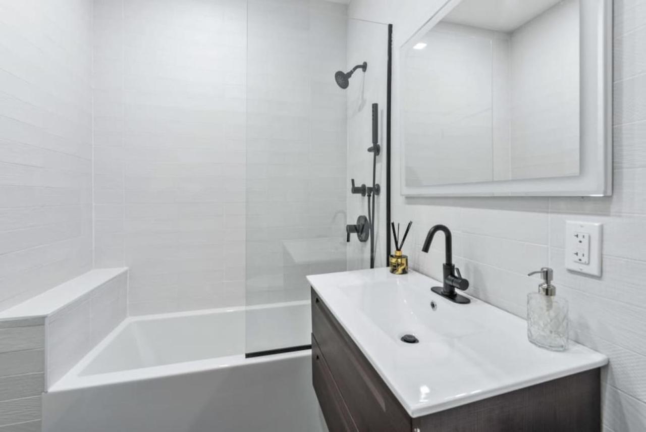 Top Notch 2Br Suite Minutes To Central Park Нью-Йорк Экстерьер фото
